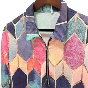 Geometric Zip Top M